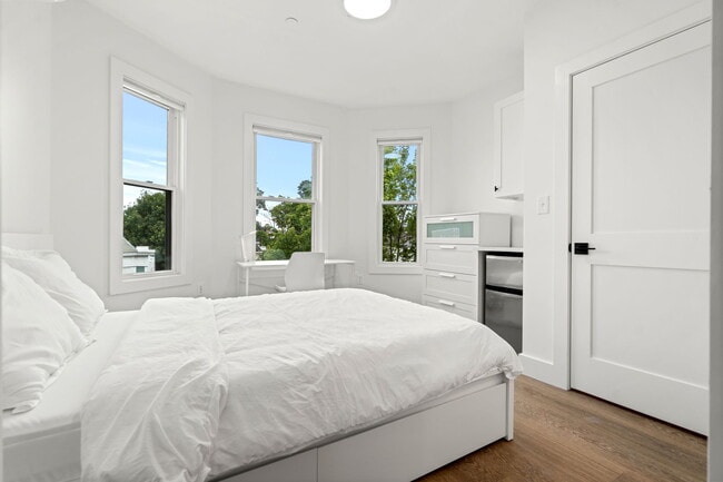 Foto del edificio - 621 E 8th St