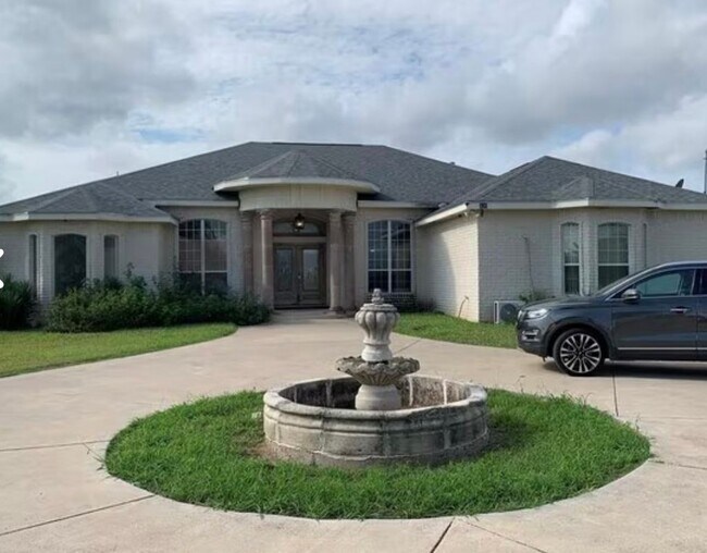 Building Photo - 420 W Palm Dr