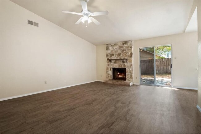 Foto del edificio - 12214 Forsythe Dr