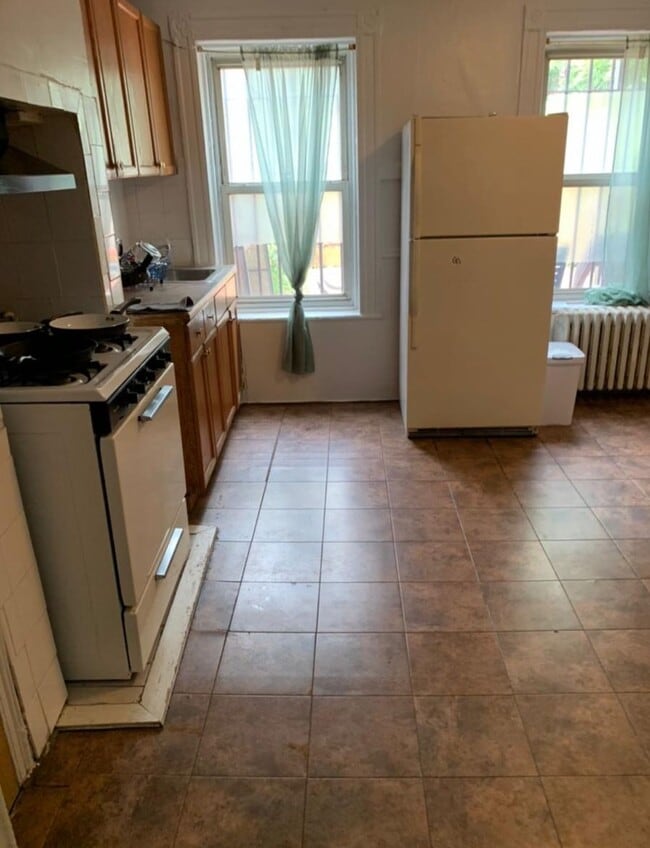 Kitchen - 145 Van Buren St