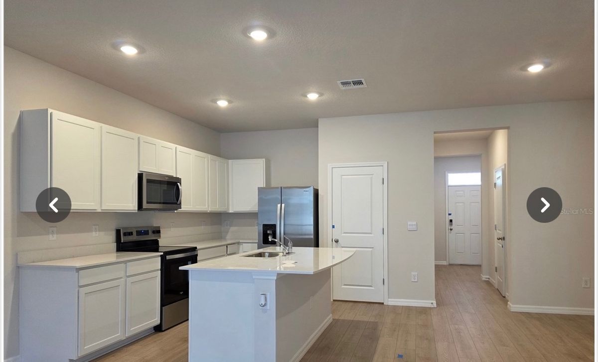 Building Photo - 11846 Davis Dr