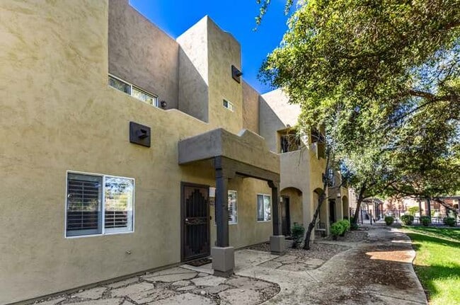 Building Photo - 1718 W Colter St