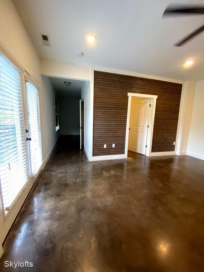 Building Photo - 300 S Skyloft Dr