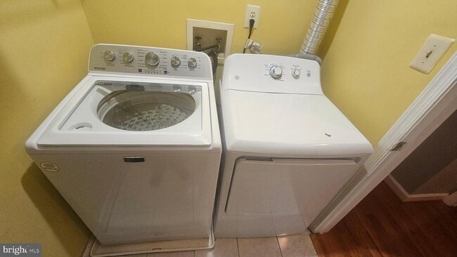 Building Photo - 12131 Salemtown Dr