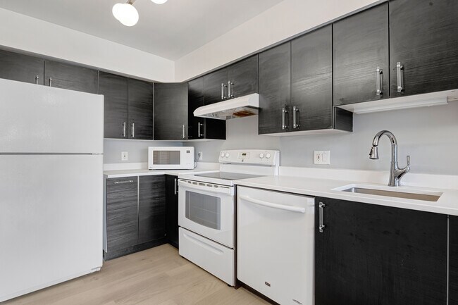 Foto del edificio - 7604 Lakeside Village Dr