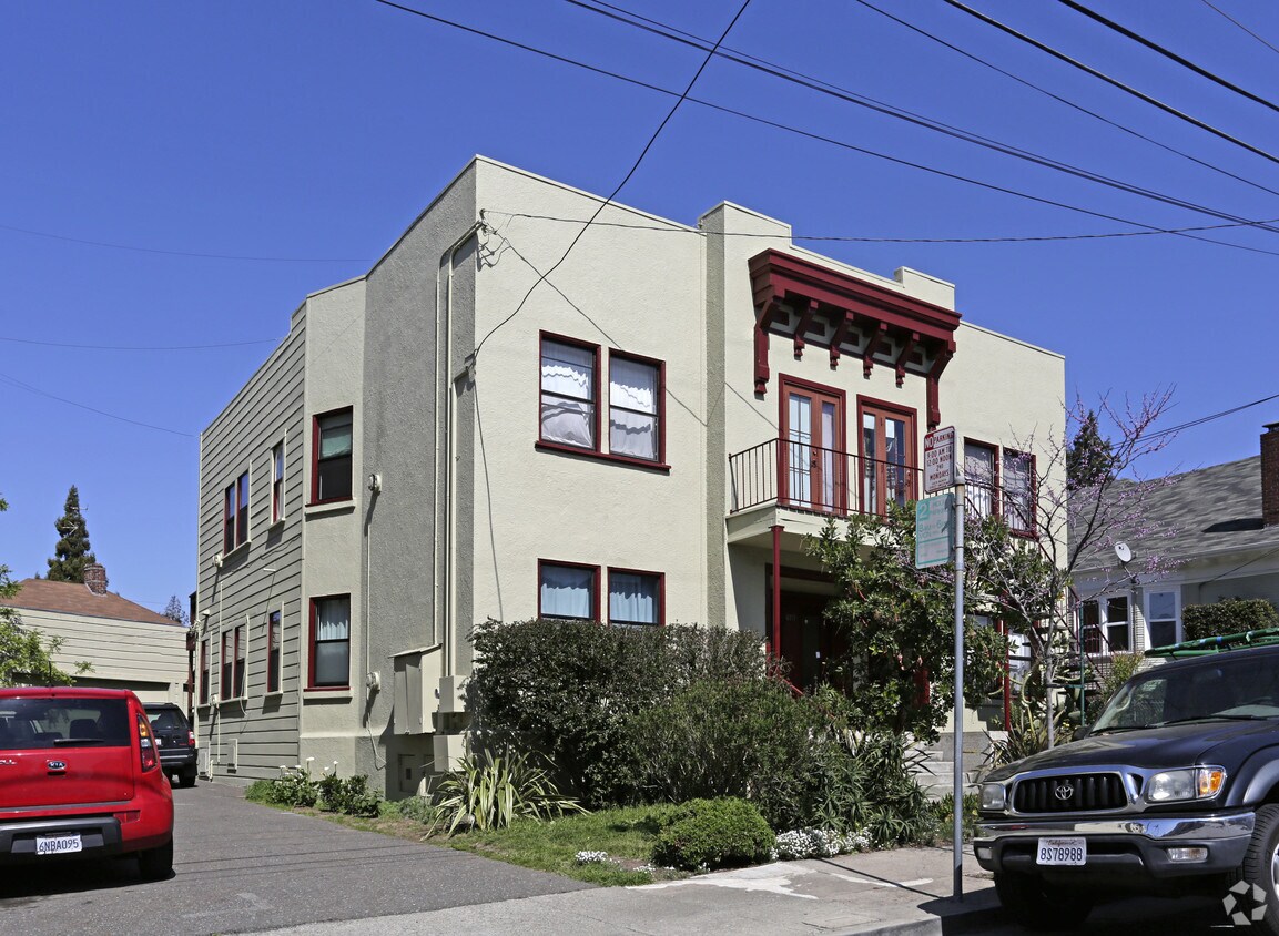 Foto principal - 4111 Montgomery St