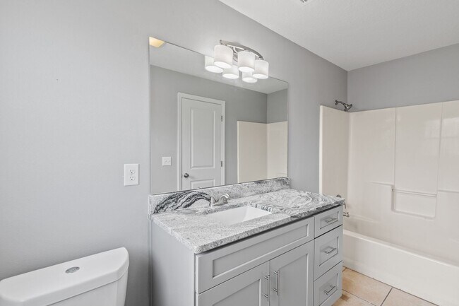 Foto del edificio - NEWLY RENOVATED 3/2 Duplex near Sleepy Hollow Sports Complex in Leesburg