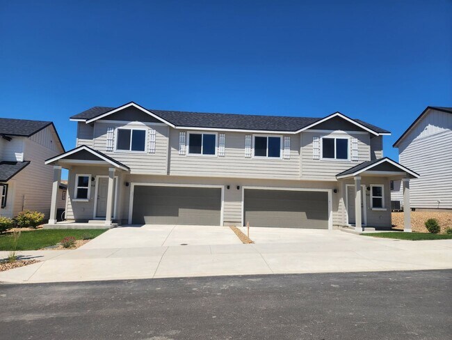 Building Photo - Open House Fri. 7/31, 11am-1pm and 4pm-6pm