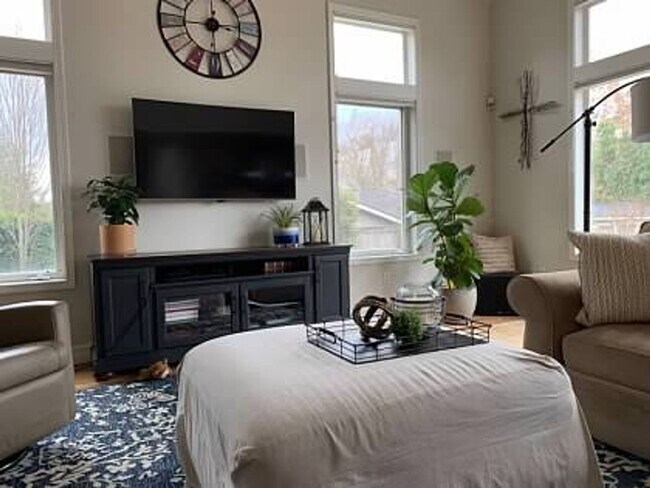 Building Photo - Exquisite Living Awaits Six-tenths of a mi...