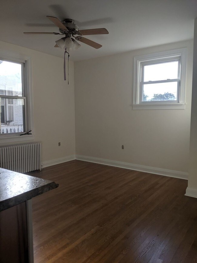 Foto del edificio - 515 W Market St