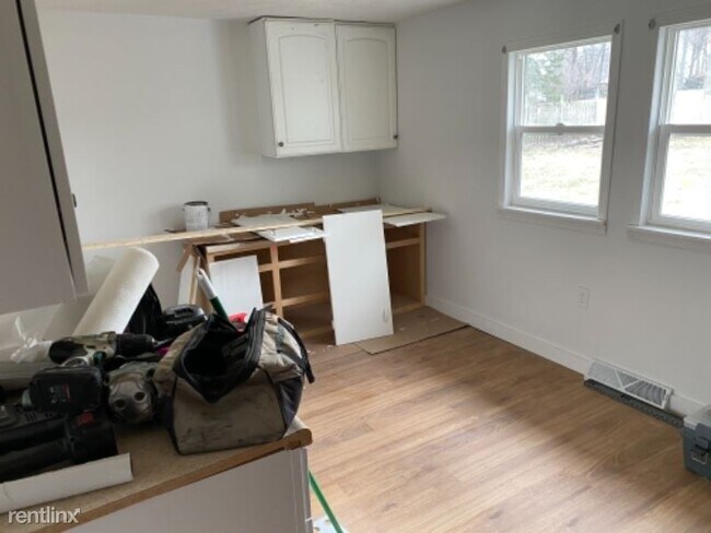 Building Photo - 4 br, 1 bath House - 737 Second ave