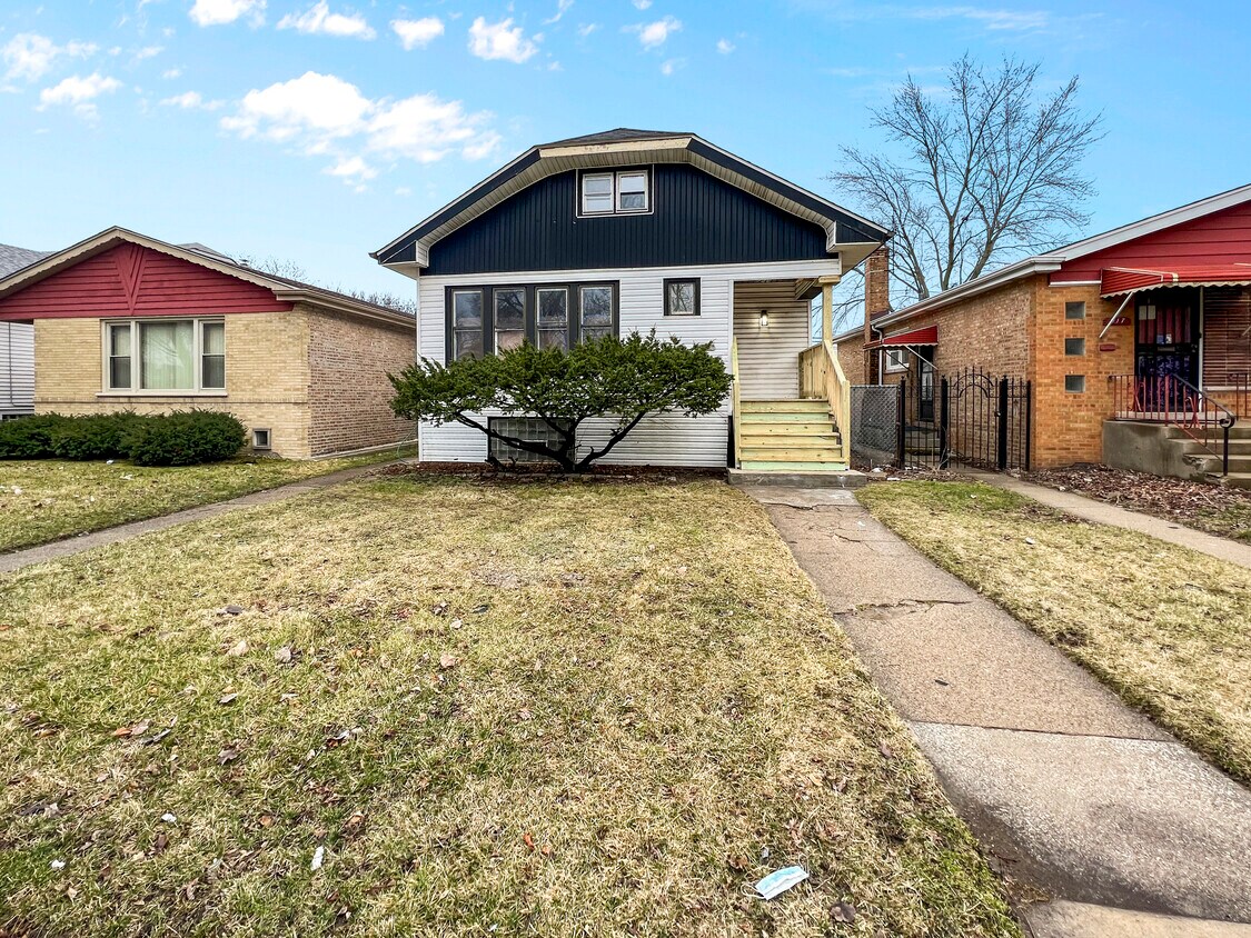 Foto principal - 915 W 111th St