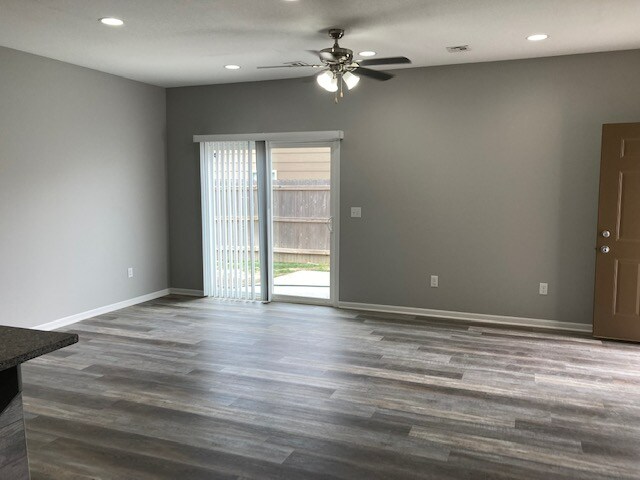 Building Photo - 5357 N Cypress Dr