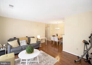 Building Photo - 43 White Pine Cir