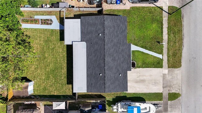 Foto del edificio - 6371 Scott St