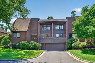 Building Photo - 46 Acorn Ponds Dr