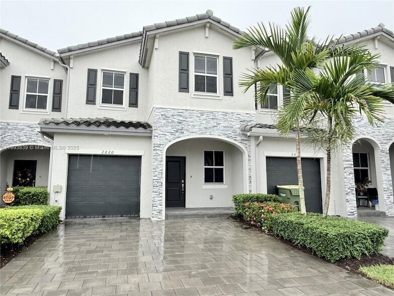 Primary Photo - 2620 SE 11th Ct