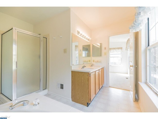 Foto del edificio - 171 Kingswood Ct