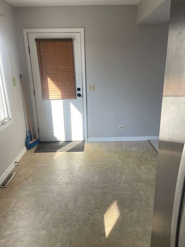 Building Photo - 9 Railroad St