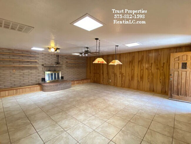 Foto del edificio - Large Country Home  4 bed/2 bath