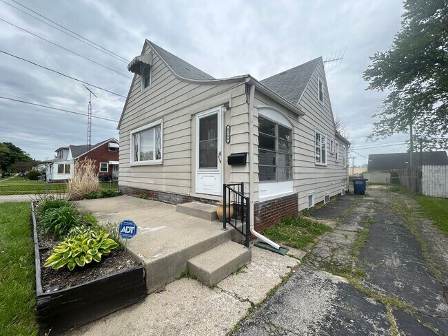 Foto del edificio - Charming 3-Bedroom Home in Peaceful West Toledo Neighborhood