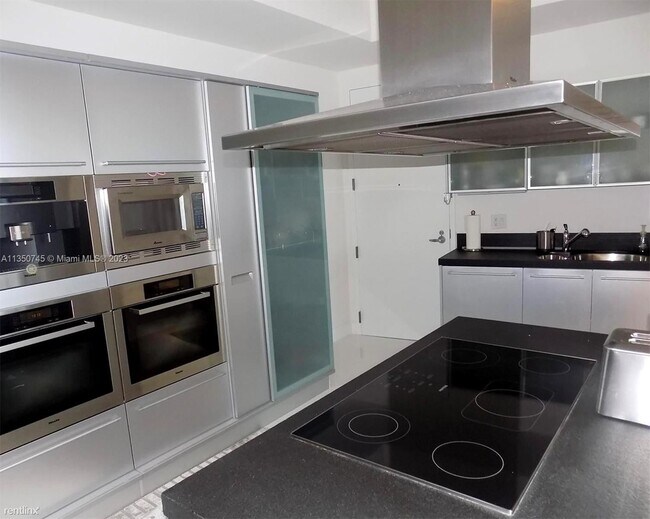 Foto del edificio - 2 br, 2.5 bath Condo - 18201 Collins Ave A...