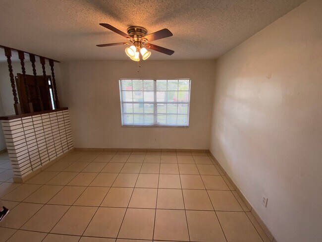 Foto del edificio - Beautiful, 1/2 of duplex close to I-4