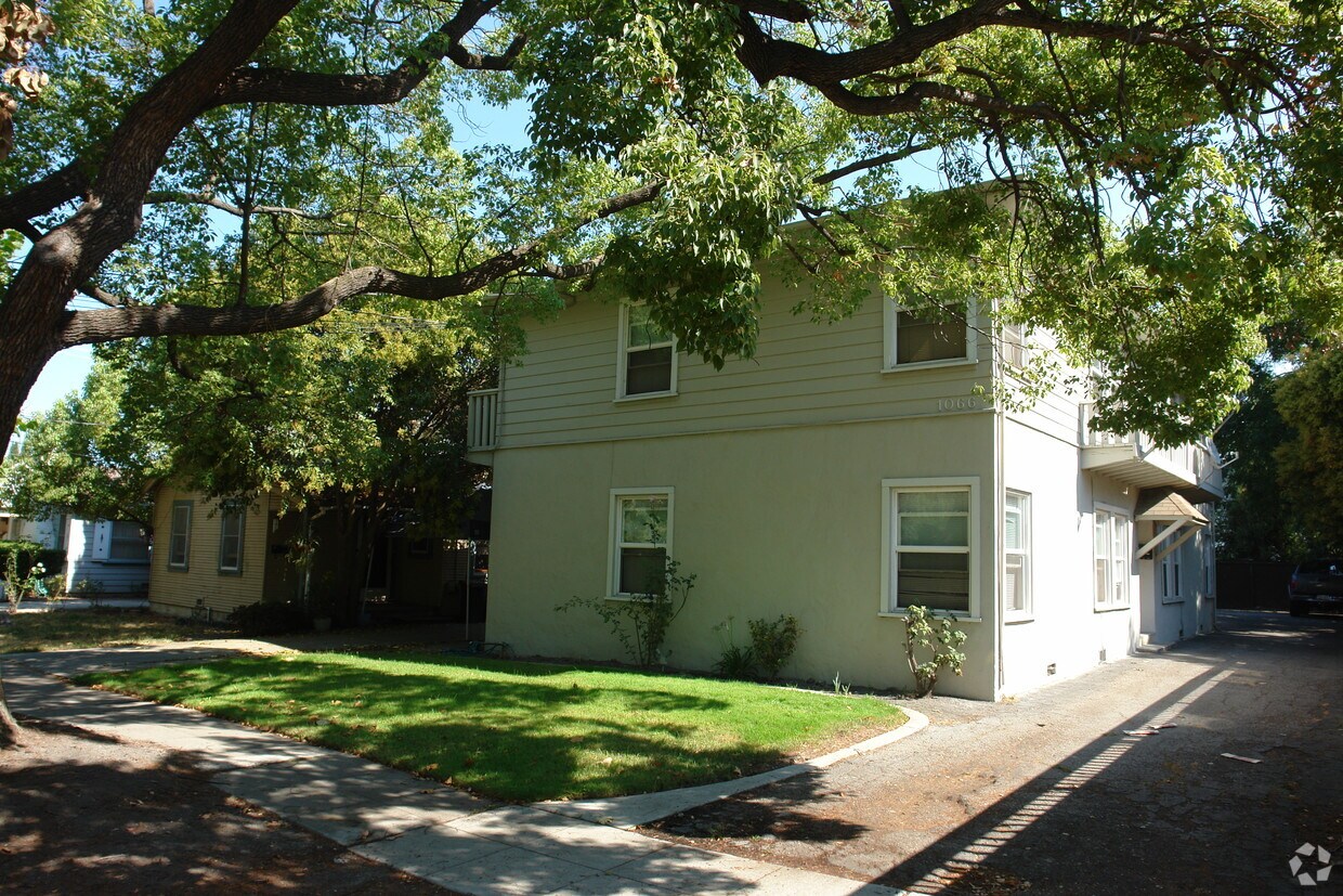 Primary Photo - 1066 Sherwood Ave