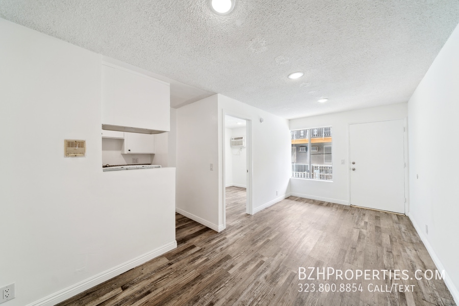 Foto principal - 7076 1/2 Lanewood Ave-16A