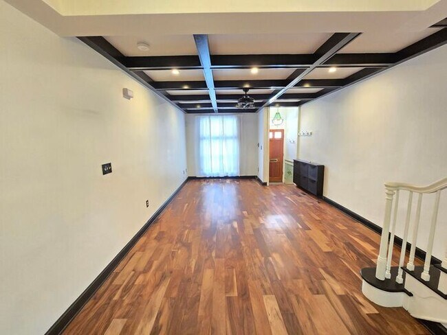 Building Photo - 3 Bedroom BEAUTIFUL HOME