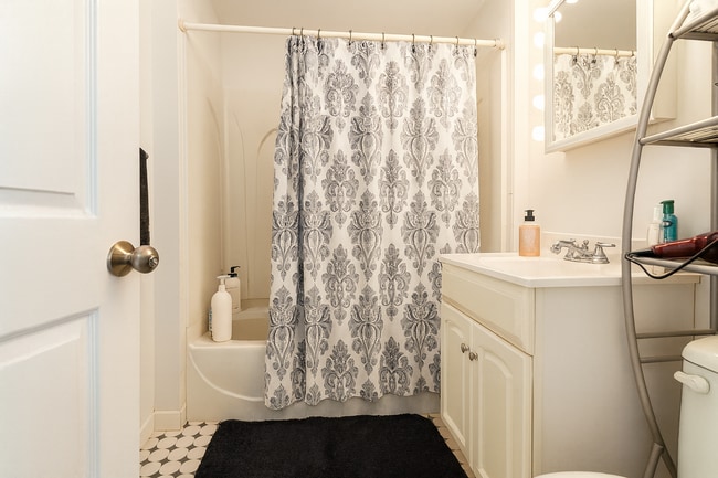 Building Photo - 60 Egmont St