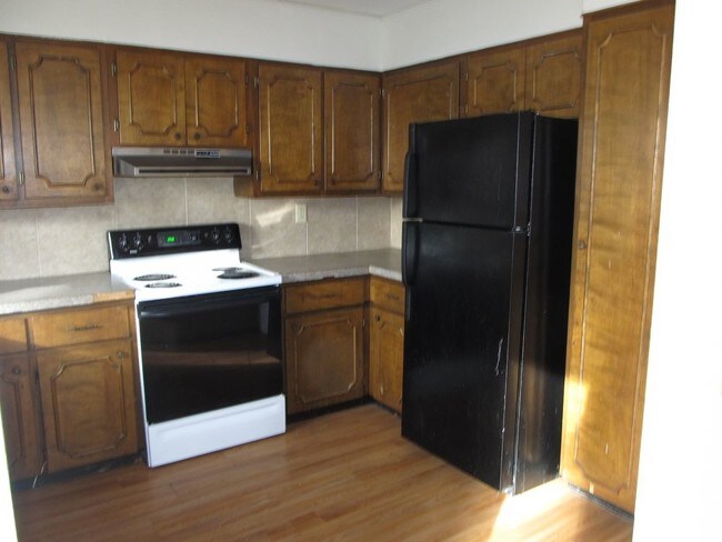 Building Photo - 706 N Willow Ave