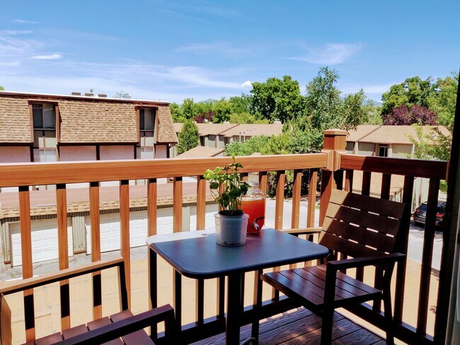 Foto del edificio - 2 BR/1BA | Newly Renovated Unit | | Fenced Backyard | Covered Carpot Parking