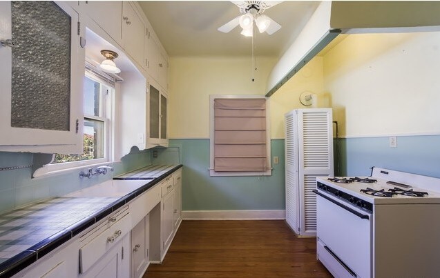 Interior Photo - 245 E Lullwood Ave