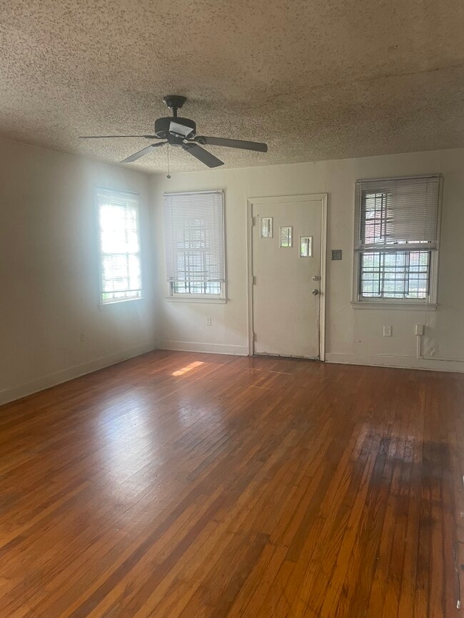 Building Photo - 849 Geranium St