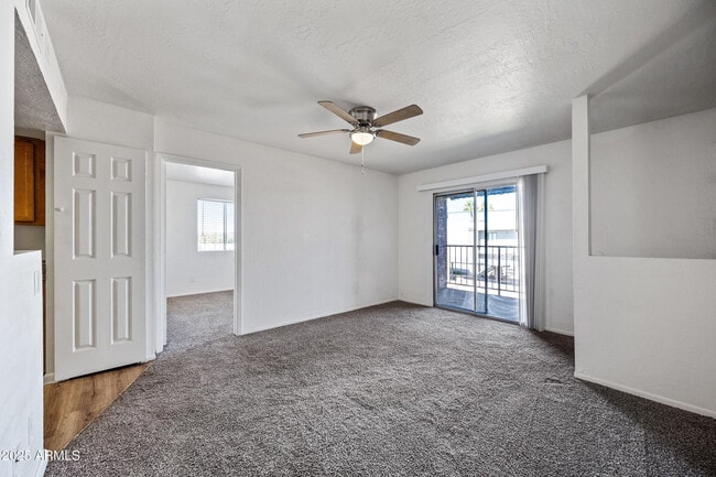 Foto del edificio - 16602 N 25th St