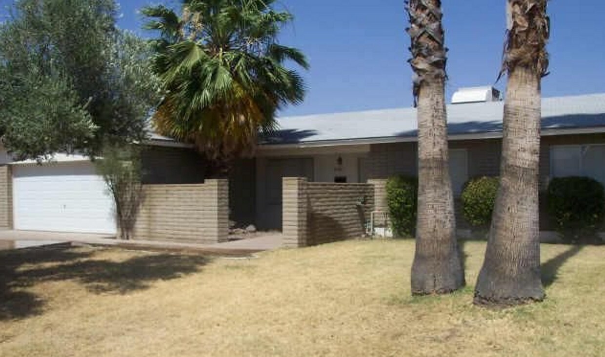 Foto principal - 3 Bedroom + 2 Bathroom + 2 Car Garage Sing...