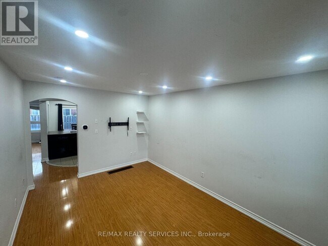 Building Photo - 74 Severin St