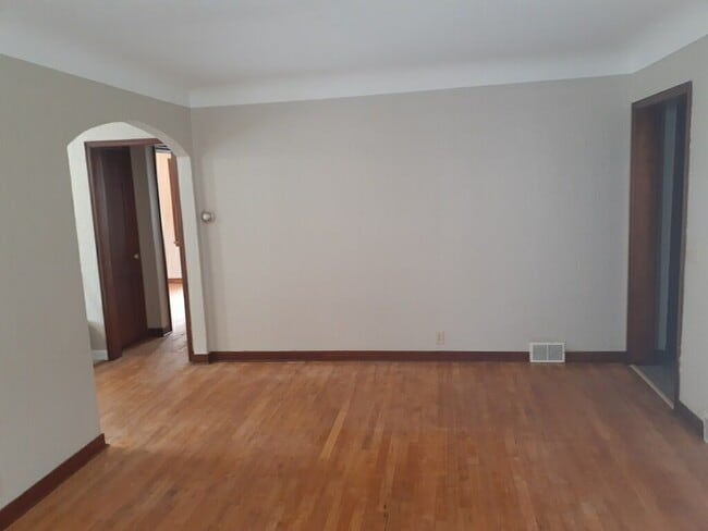 Foto del edificio - Freshly updated 3 Bed/1.5 Bath House- Robbinsdale- Available NOW!