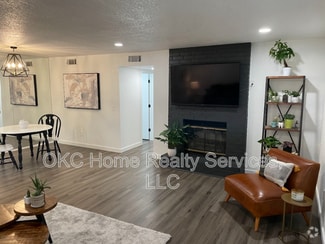 Building Photo - 4400 Hemingway Dr