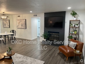 Building Photo - 4400 Hemingway Dr