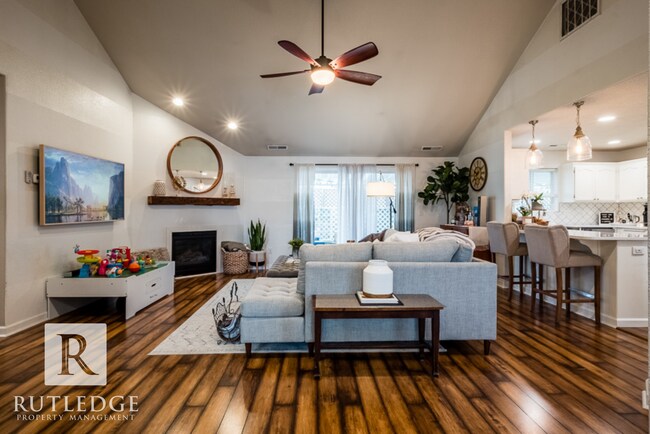 Foto del edificio - 3 Bedroom + Office in Central Point!