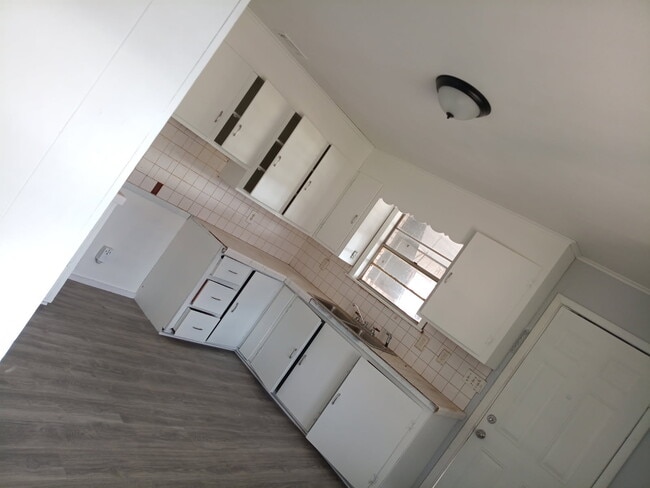 Building Photo - 2810 N Saint Louis