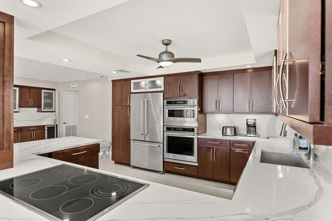 Building Photo - 877 N Hwy A1A