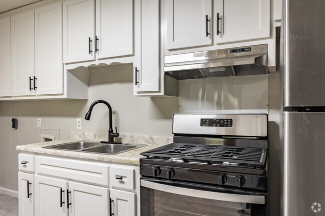 2BR, 1BA - 1000SF - North Pointe Apartments
