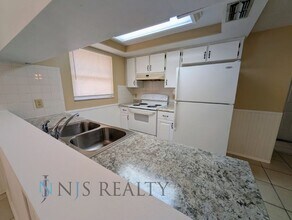 Building Photo - 11621 Meadow Dr