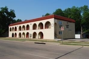 Primary Photo - 811 S Mesquite St