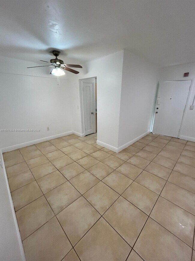 Foto del edificio - 1821 NE 162nd St