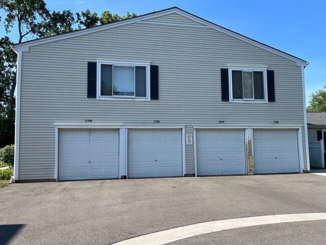 Building Photo - 1196 Cove Dr
