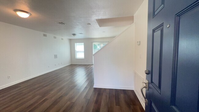 Foto del edificio - 3749 Compass Pointe Ave